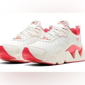 Nike Shoes! size: 7.5